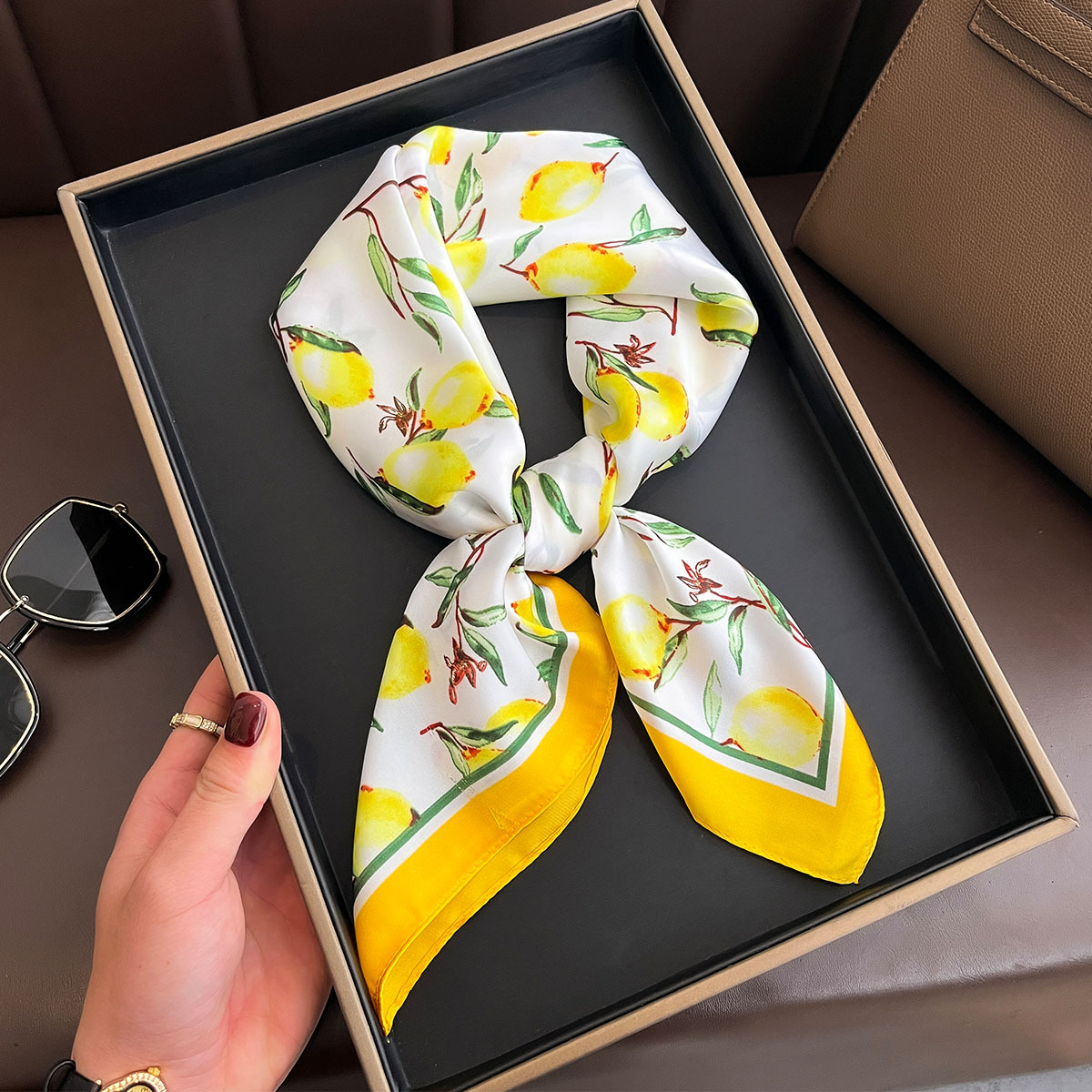 2025 New Yellow Lemon Print Sq - Silk Neck Scarf avaliação e preço