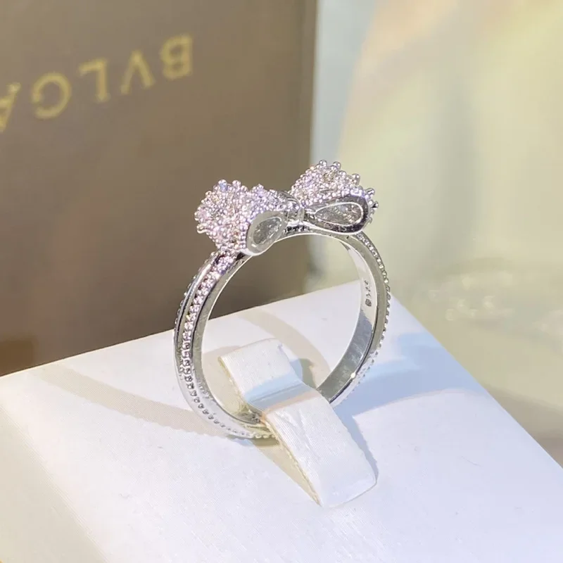 Fancy Bow Ring with Dazzling C - Tie Clip Silver avaliação e preço