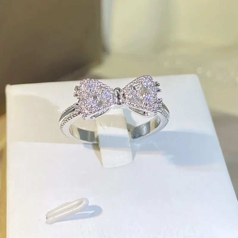 Fancy Bow Ring with Dazzling C - Tie Clip Silver avaliação e preço