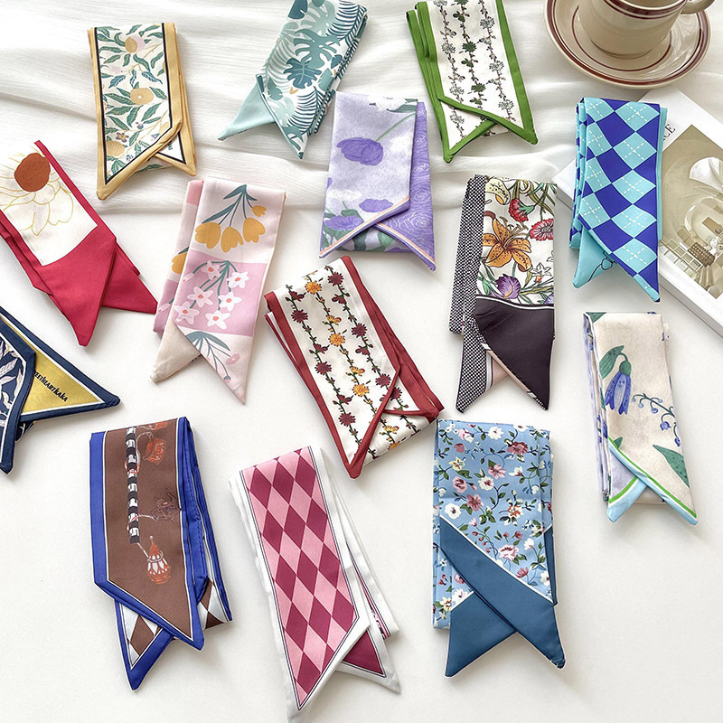 New luxury Brand Model Small S - Silk Neck Scarf avaliação e preço